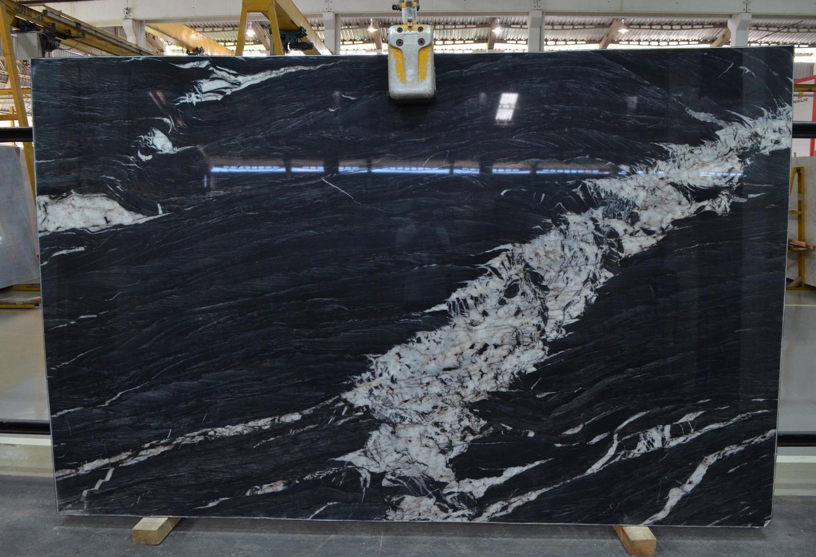 Cristal Noir Quartzite